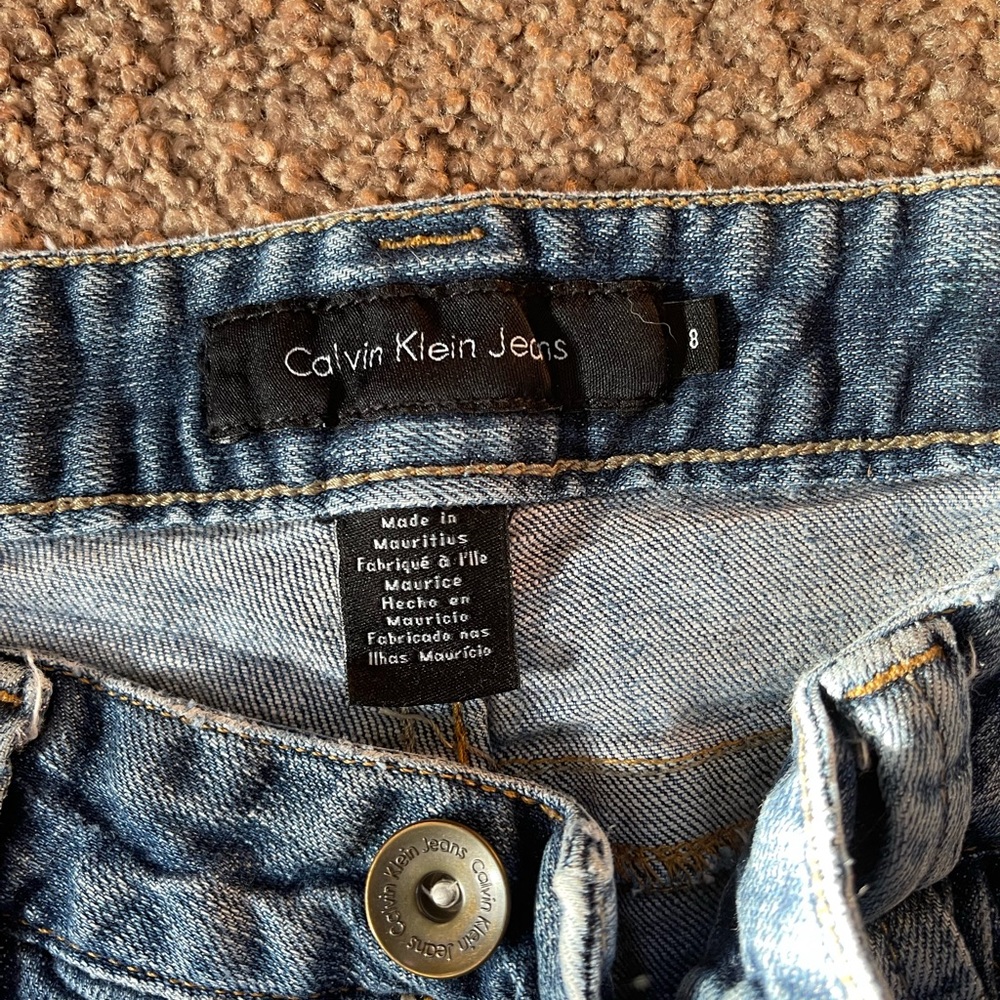 Calvin Klein - Picture 2 of 4